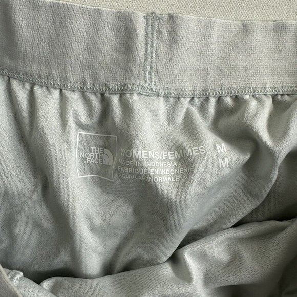 THE NORTH FACE WINDWALL Women Medium Lined 2.5" Shorts Gray Active Hiking‎ - Picture 6 of 6